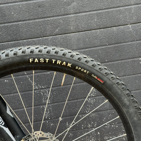 Specialized Rock Hopper Sport 26" (Pre-Owend)