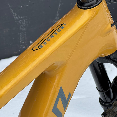 Santa Cruz Bronson 4 C (S Kit) Gold Medium (Pre-Owned)